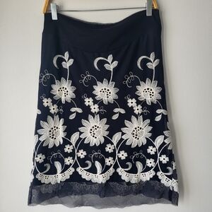 Elegant Black Skirt With White Floral Embroidery